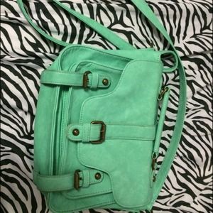 Beautiful cross body !