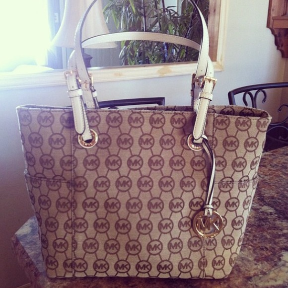 Micheal Kors jet set logo tote