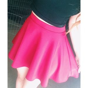 HP 🎉 Red Skater Skirt