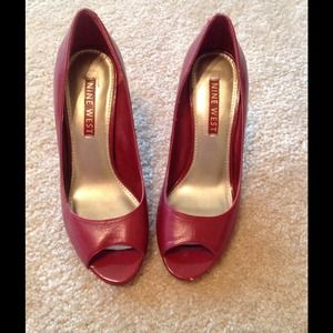 Nine West peep toe shoes
