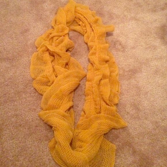 yellow/gold infinity scarf ✨