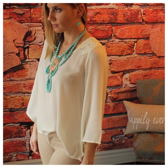 Ivory lace detail high low top - Picture 2 of 2