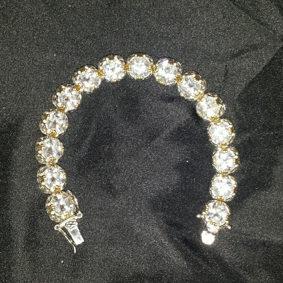 Bracelet - Picture 1 of 3