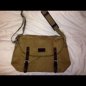 AEO CANVAS MESSENGER BAG