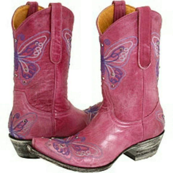Looking for these boots 💕