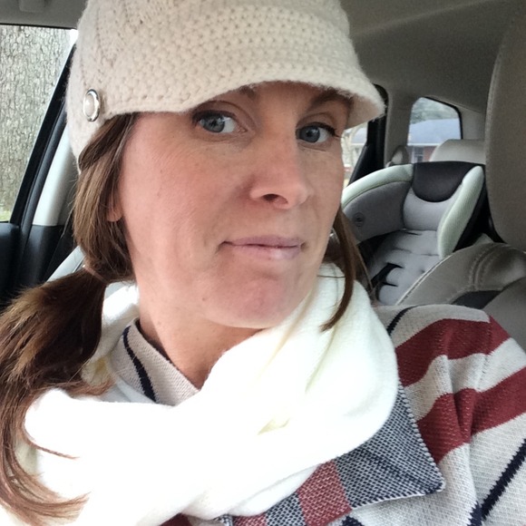 Poshmark host - Picture 2 of 2