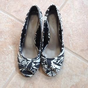 Jones Studio wedge tribal design (size7)