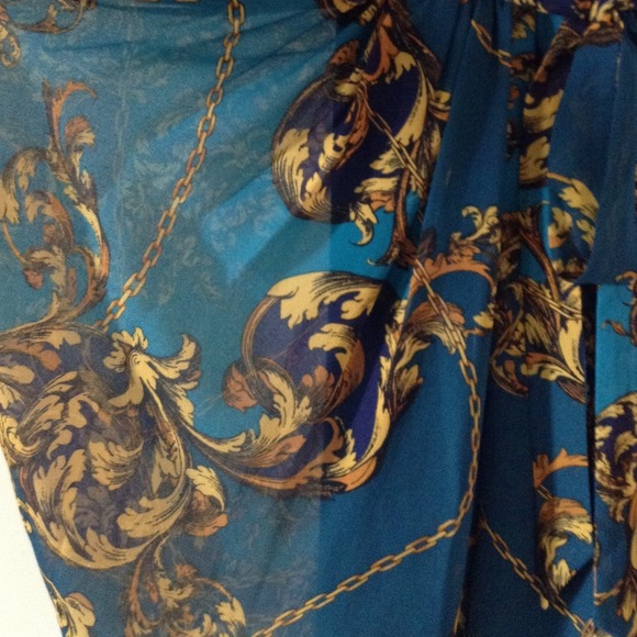 Amazing dress !!! 💙💛💙 - Picture 2 of 4