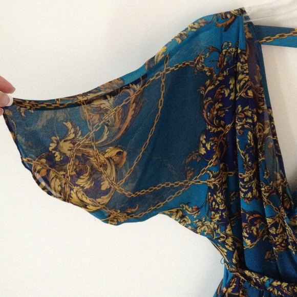 Amazing dress !!! 💙💛💙 - Picture 3 of 4