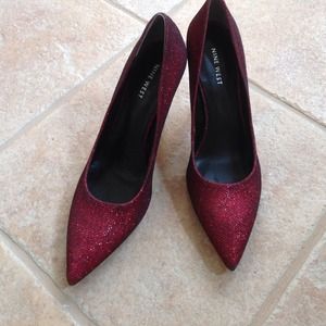 Nine West red glamour pumps (8.5M)