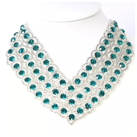 D4 Elegant Tiered Green Crystal Necklace Set - Picture 2 of 4