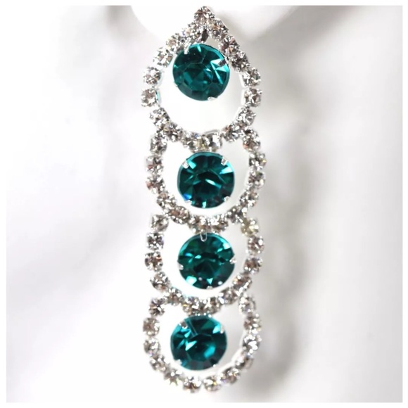 D4 Elegant Tiered Green Crystal Necklace Set - Picture 3 of 4