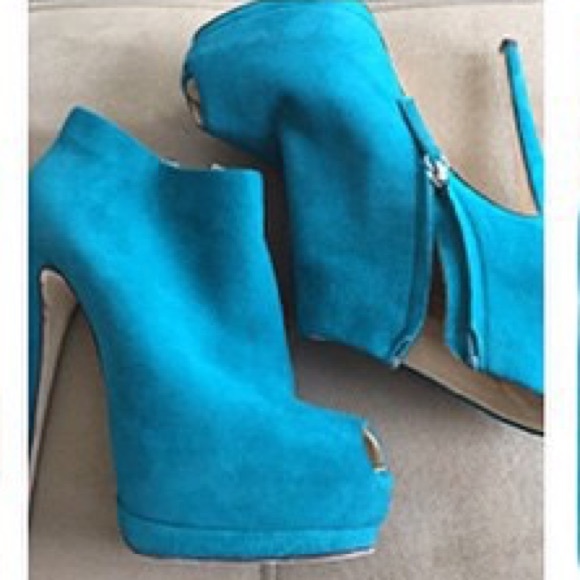 Giuseppe Turquoise Bootie Pristine condition - Picture 2 of 2