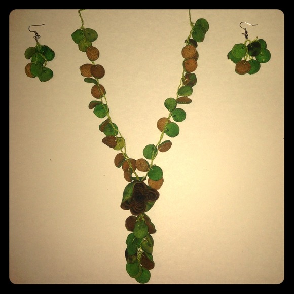 beautiful necklace and earings