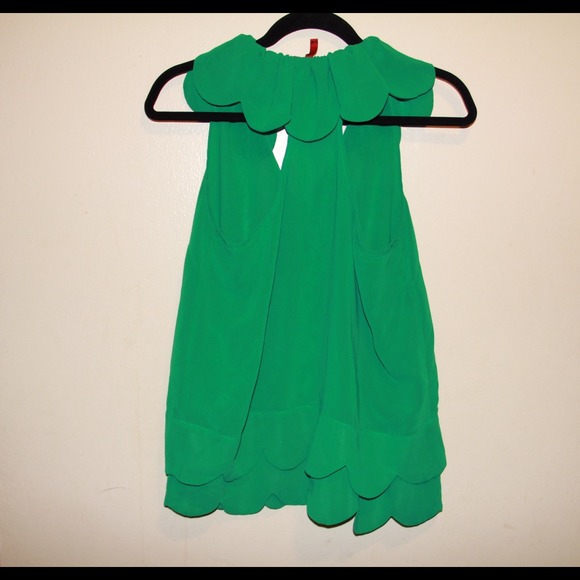 5| 48 Green ruffled top - Picture 4 of 4