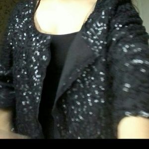 Black blazer with seqiuns it