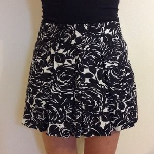 Rose floral pleated skirt