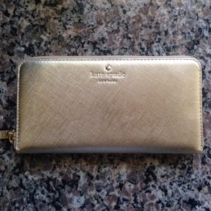 Kate spade wallet(NEEDS TO SELL) make offers!