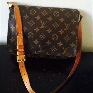 Authentic Louis Vuitton purse. Great conditions