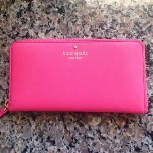 Kate spade wallet(NEEDS TO SELL) make offers!
