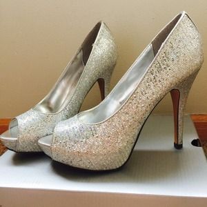 Silver sparkly heels💎