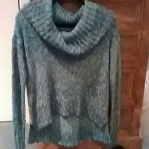 Turquoise sweatet