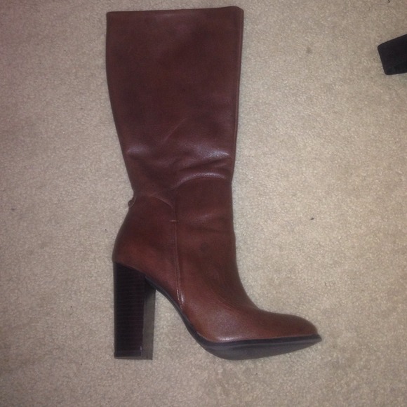 NWOT brown heeled boots
