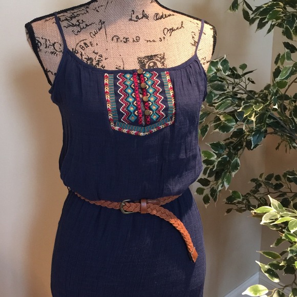 🌟Host Pick🌟Embroidered maxi dress! - Picture 2 of 4