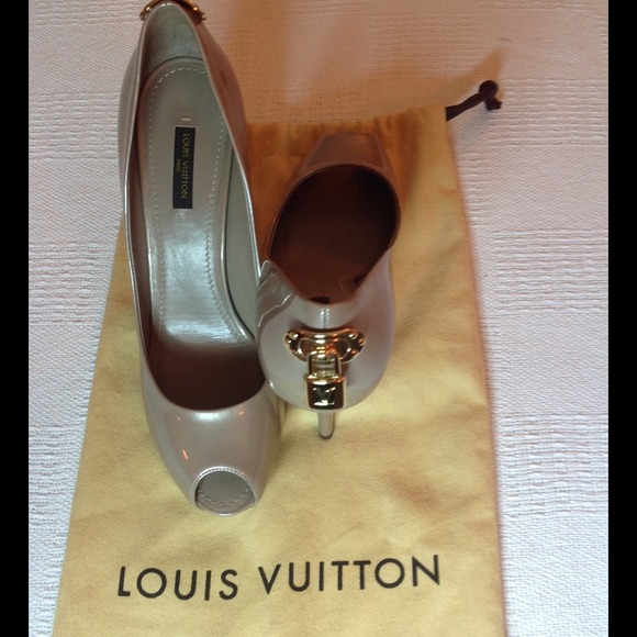 *SOLD*  Louis Vuitton "Oh Really!" Nude pumps - Picture 3 of 4