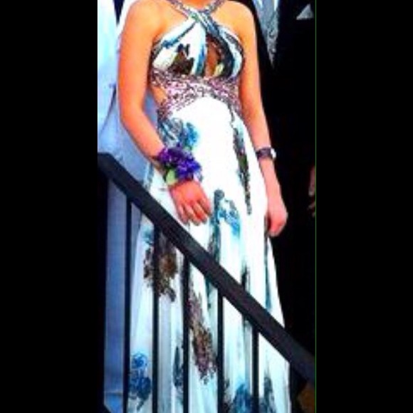 Prom dress - Picture 2 of 3