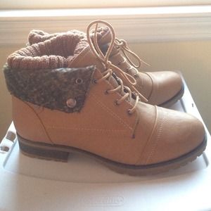 Ankle boots (never worn)