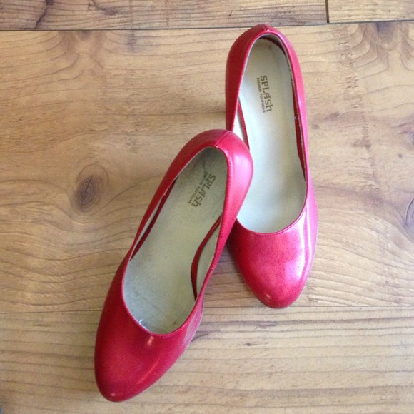 Splash red heels with a touch of shimmer!  (7)