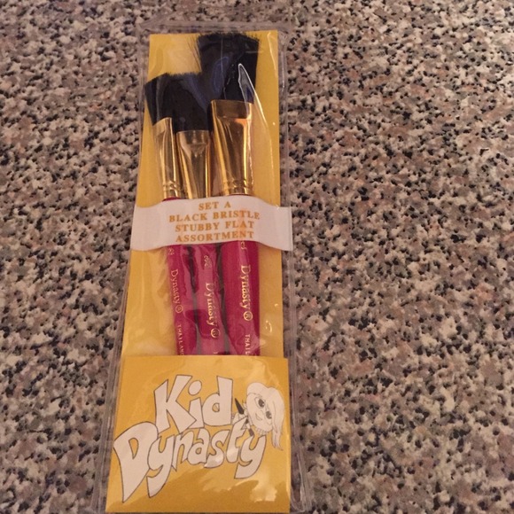 Paint brushes - Picture 1 of 1