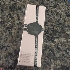 Flowerbomb refillable perfume