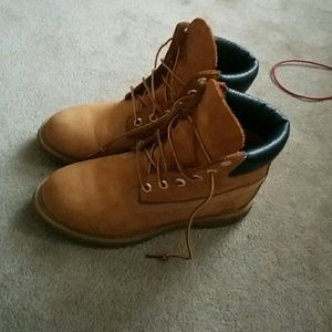 Timberlands Women 7.5 Youth 5.5