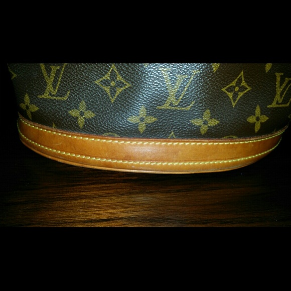 Authentic LV Little bucket - Picture 2 of 4