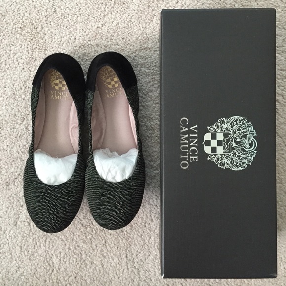 Vince Camuto Ellen flats 6M