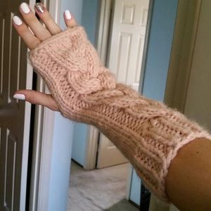 Cable Knit Fingerless Gloves