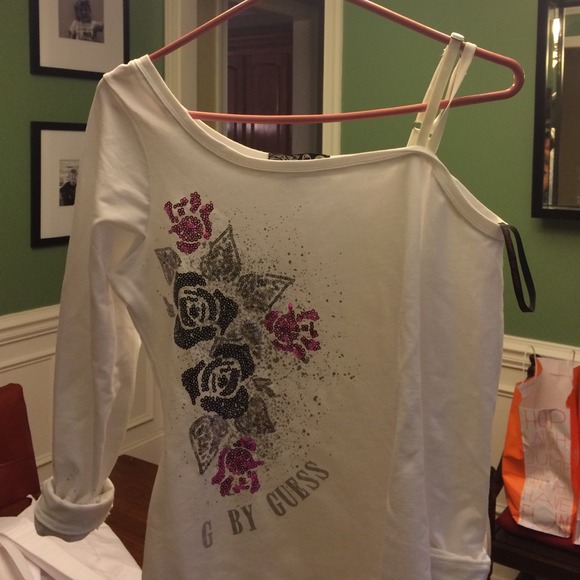 Off the shoulder 3/4 sleeved shirt.