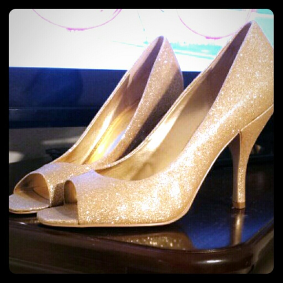 BCBG GLITTER HEELS