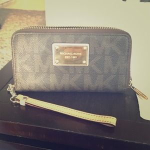 🚫on hold for @xoleahxox MK Wallet for iPhone 5/5s