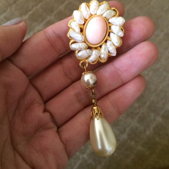 Fazio clip on pearl earrings. - Picture 2 of 3