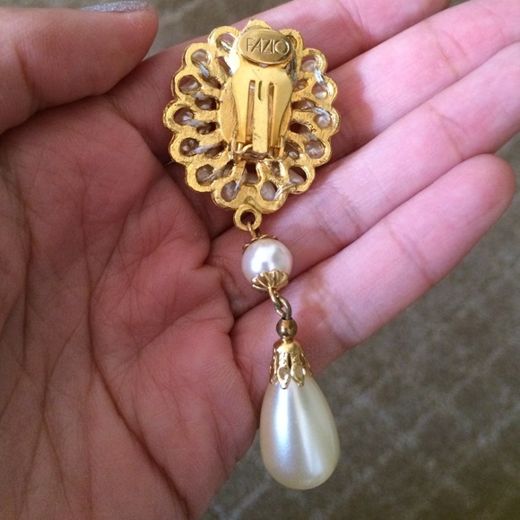 Fazio clip on pearl earrings. - Picture 3 of 3