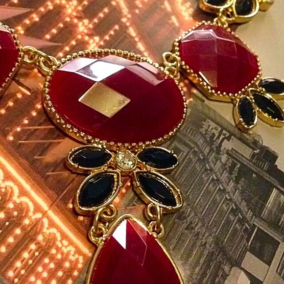 Lipstick💄Red necklace - Picture 2 of 2