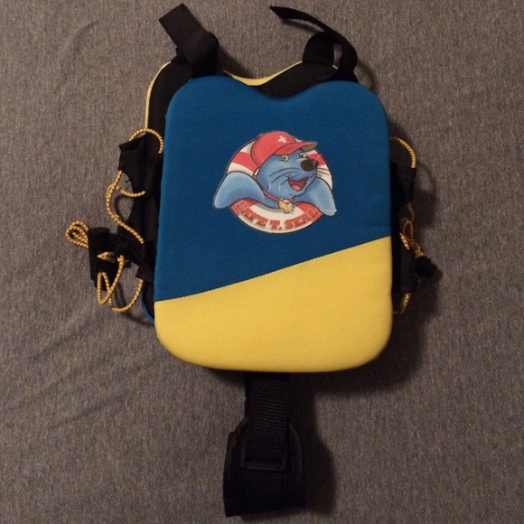 Kids swimming safe vest. Used. For child age 2-3.