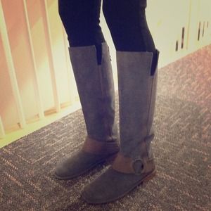 Grey suede boots from Olukai 😍