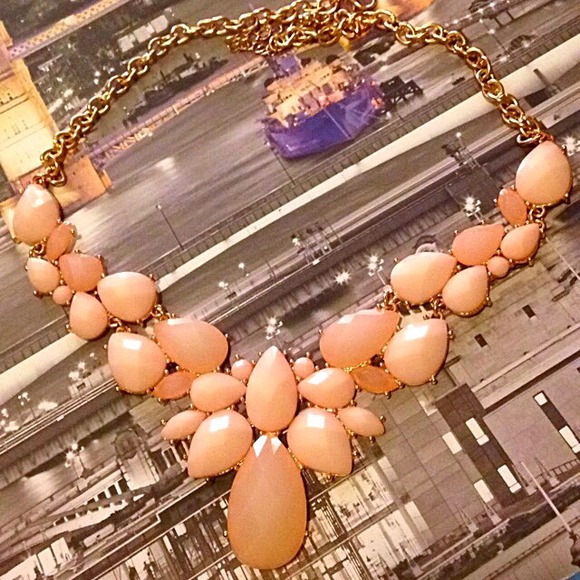 Pink necklace 🌸 - Picture 1 of 2