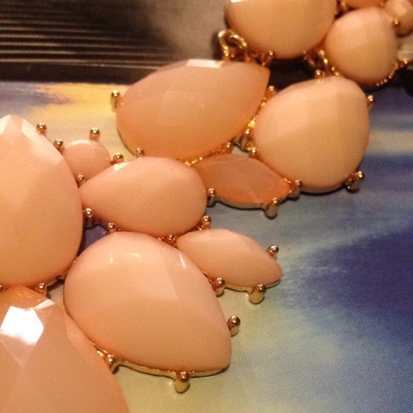 Pink necklace 🌸 - Picture 2 of 2