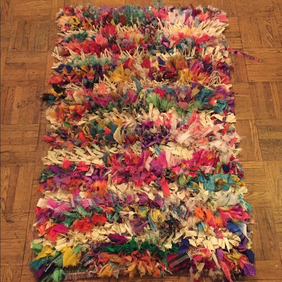 Multi color area rug