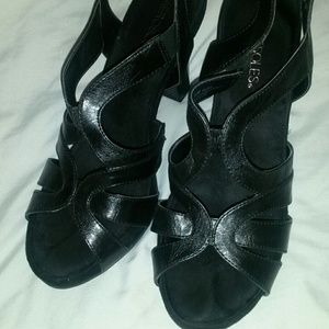 Aerosoles black strappy sandles-STILL AVAILABLE!